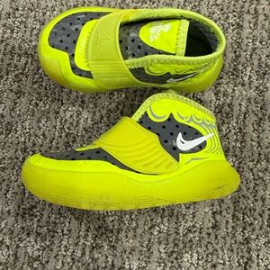 Nike Ky-Breezy TD 'Volt' sneaker kids size 5